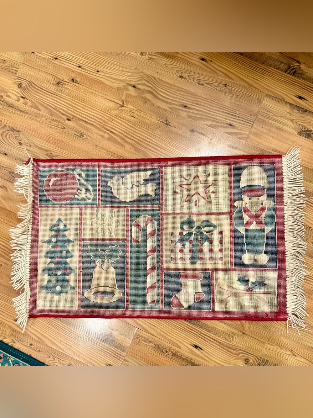 Vintage Christmas Rug Fringed Seasonal Holiday Motif Mat Hooked Woven Winter 90s - Picture 3 of 13